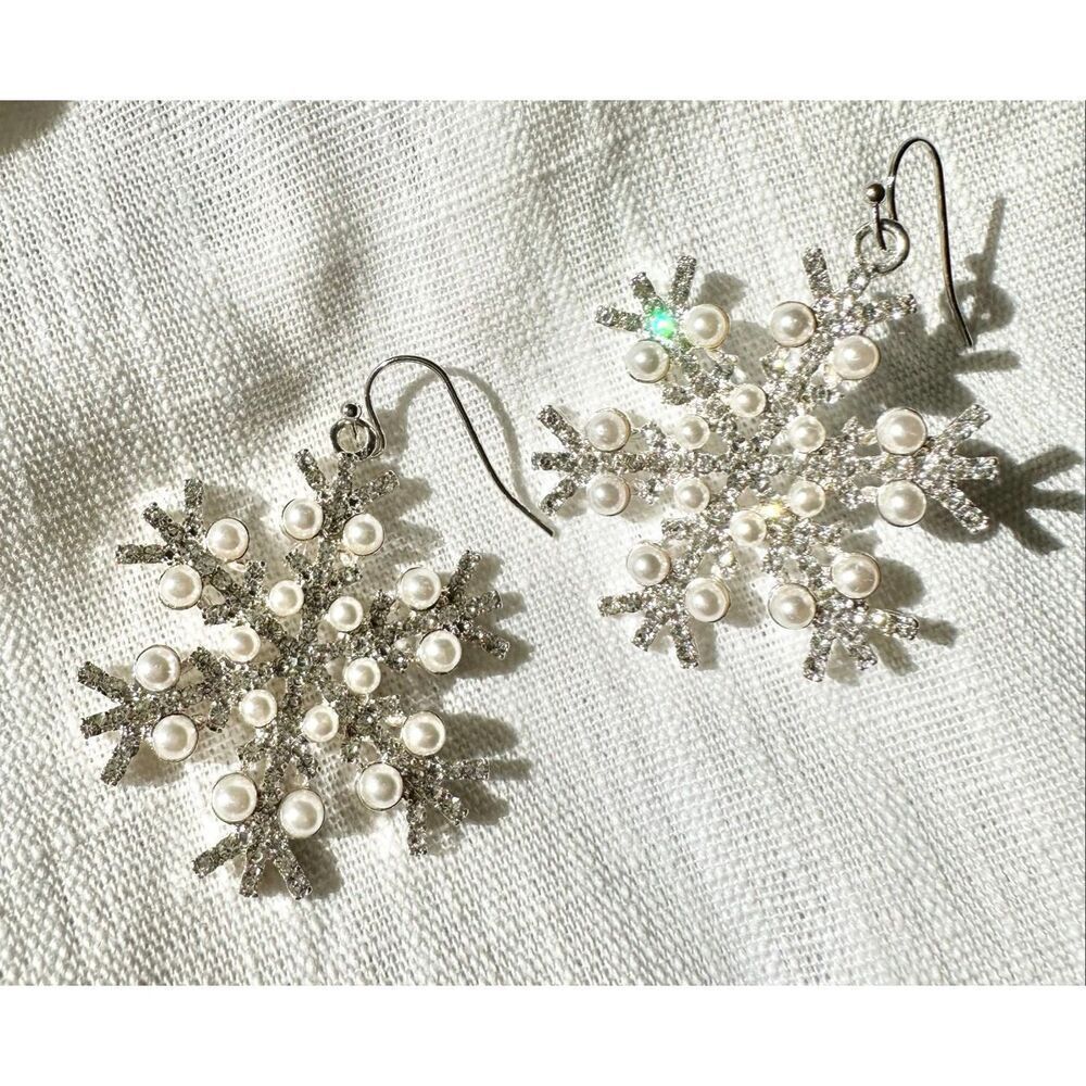 Super sparkly Christmas snowflake with faux pearl dangle earrings